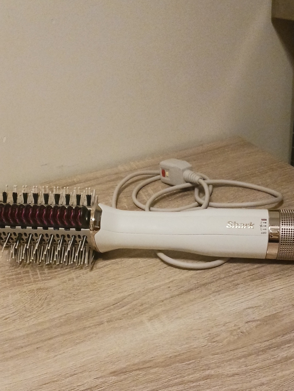 Shark Hot Air Blow-out Styling Brush for Smooth, Voluminous Hair